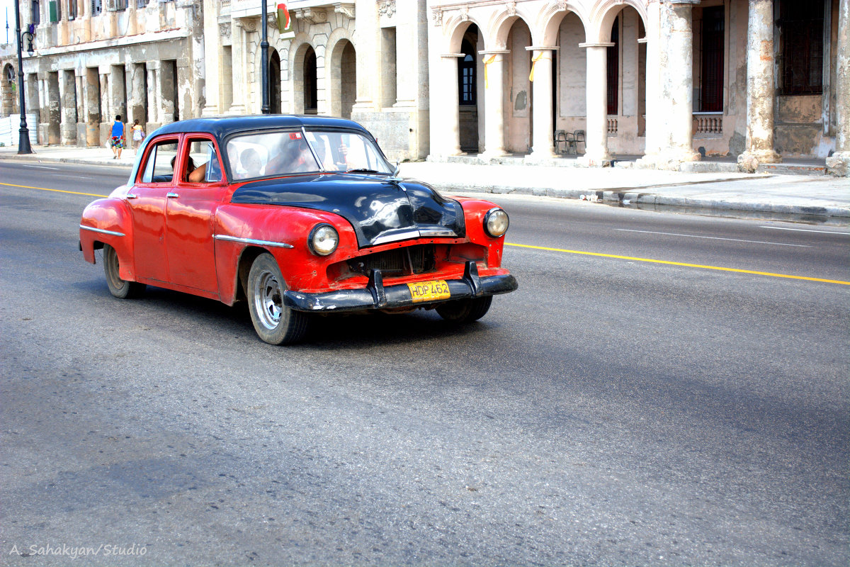 Red car, Cuba - Arman S