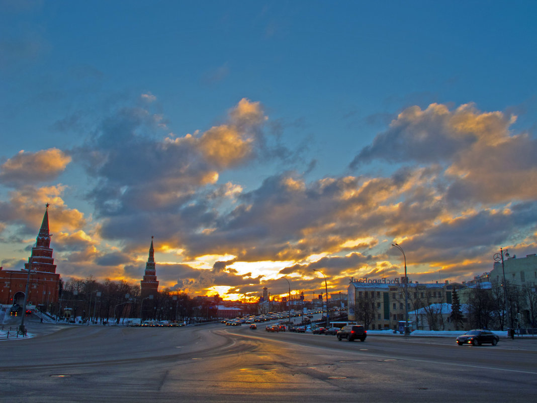 Москва. Боровицкая площадь. Утро. - Игорь Герман