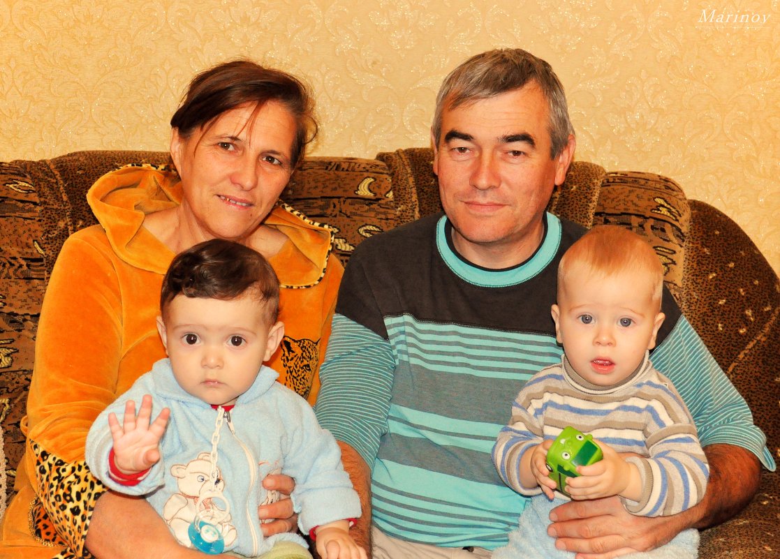 мои Родители и племянники) - Пётр Маринов
