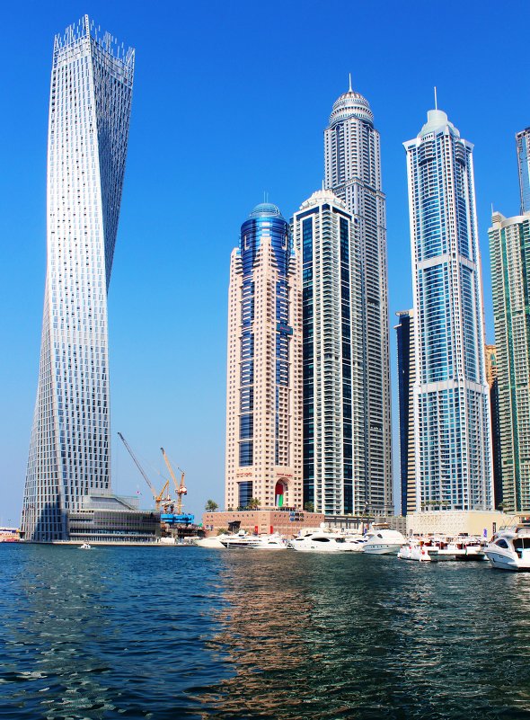 Вращающееся здание в Дубае - Рустам Илалов