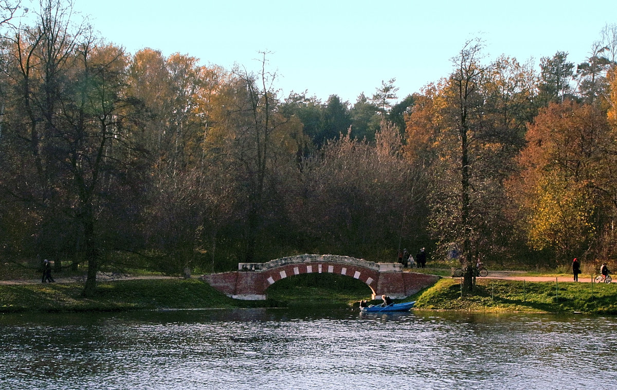Горбатый мост на правом берегу Верхнего Кузьминского пруда - Сергей Мягченков