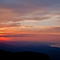 рассвет в Крымских горах :: Андрей 