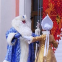 Дед Мороз танцует со Снегурочкой :: Владимир 