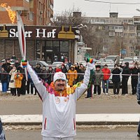 Олимпийский факел принял Владимир, строитель Олимпийских объектов в Сочи :: Savelii Alekseev