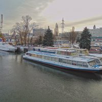 Последние теплоходы речного вокзала - 2 - :: Владислав Писаревский