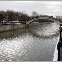 Гобатый мост на р. Яузе :: Владимир Попов