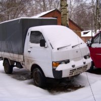 Засыпаный снегом грузовичок Ниссан :: Владимир 