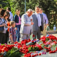 Поклон героям. День Победы. :: Сергей Бурыкин