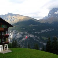 Мю́ррен — традиционная горная деревня в Швейцарии :: Марина Кирякова