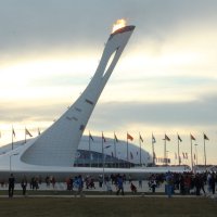 Прогулки вокруг олимпийского  факела. :: Larisa Gavlovskaya