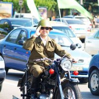 Мотоциклист на День Победы :: Александр Гринченко