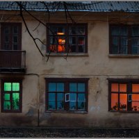 окна старого дома :: Андрей Коротнев