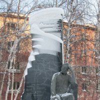 Памятник Тихонову :: Андрей Чащин