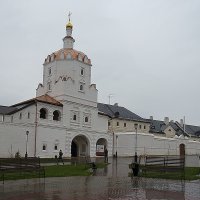 Остров-град Свияжск, монастырь :: Юрий Казарин