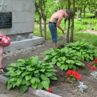 У памятника -защитникам родины :: Владислав Плюснин