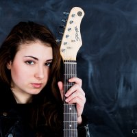 Девушка с гитарой :: Олег Осокин