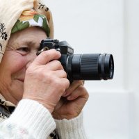 Бабушка с фотоаппаратом :: Александр 