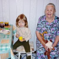 Варя с прабабушкой :: Инна Ивановна Нарута