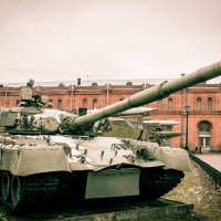 Музейный танк :: Валентин Емельянов
