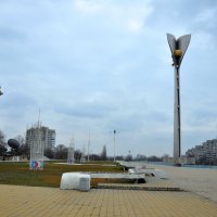 Стелла,  самый высокий памятник  в городе :: Алексей Кучерюк