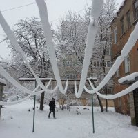 зима во дворе :: Галина Добренькая