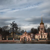 Москва,  Алтуфьево - Храм Воздвижения Креста Господня :: Александр Шмалёв