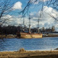 Плот в море удовольствий :: Евгений Никифоров