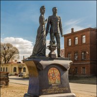 Памятник императору Николаю II и императрице Александре :: Валентин Яруллин