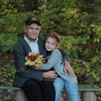 Дедушка и внучка :: Сергей Романюк