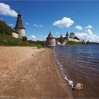 Вид на Псковский кром :: Виктор Перякин