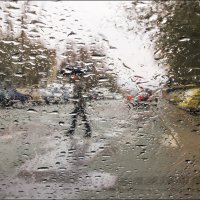 В городе дождь. :: Александр Костенко