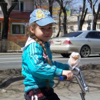 Весна ,велосипед ,мороженное :: Хон-Гер Ким