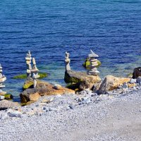 Каменные фигурки на берегу моря :: Татьяна Миронова