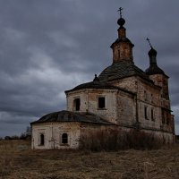 с. Пермогорье, Воскресенская церковь, 1748-1762 гг. Перед грозой... :: Татьяна Копосова