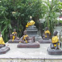 В саду у храма (Тайланд) :: Anton Сараев