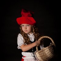 Красная шапочка :: Нина Калитеева