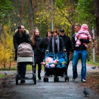 большая семья на прогулке :: Нина Калитеева