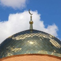 скромным куполом мечети :: Ульяна 