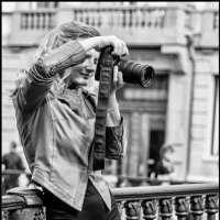 Девушка с фотоаппаратом. :: Vladimir Kraft