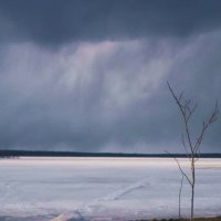 снежный заряд над озером :: вадим измайлов