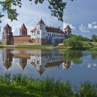 Мирский замок: предгрозовое затишье. :: Владислав Писаревский