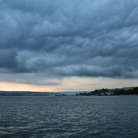 Свинцовая рябь над бухтой :: Александр С.