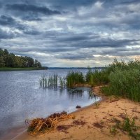 Тёплый песок на холодной реке :: Юрась 