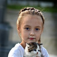 Девочка с котенком :: Алена Шуплецова