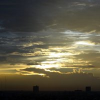 Вечернее небо Бангкока :: Юрий Жарский