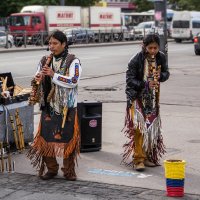 Индейский уличный концерт :: Денис Бажан