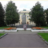 Памятник Лёни Голикова на площади в Великом Новгороде :: Вера 
