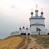 Церковь на холме :: Евгений Пешков