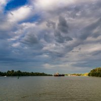 Облачный вечер на Дону. :: Роман Божков