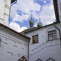 Вид внутреннего двора в монастыре :: Сергей Sahoganin